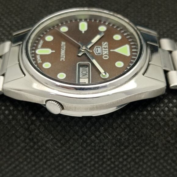 Vintage 1972 Seiko Automatic Mens Silver Watch W/daydate & Green accents - Picture 5 of 9